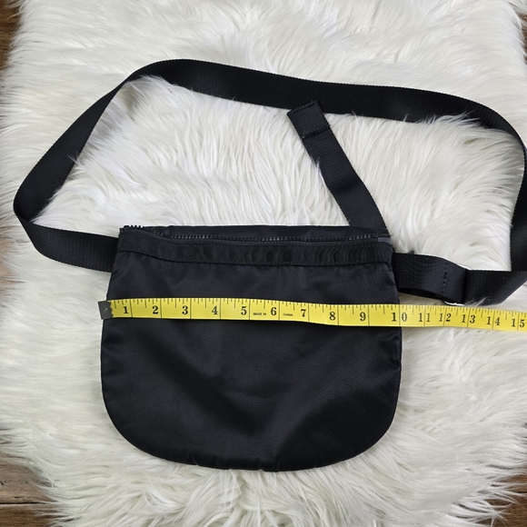 Lululemon crossbody bag - Picture 5 of 12
